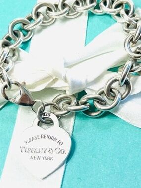 Tiffany & Co. Polished Silver Heart Charm Chain Bracelet
